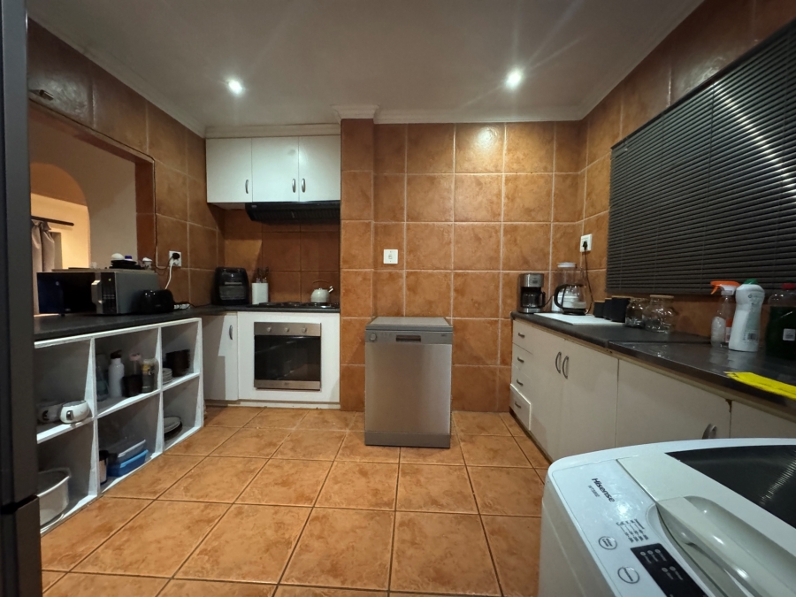 To Let 2 Bedroom Property for Rent in Lochnerhof Western Cape
